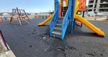 Atenție! NU intrați în locurile de joacă în curs de amenajare! - 2