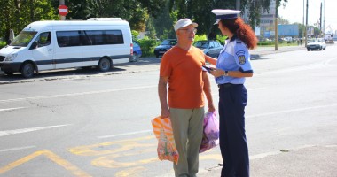 Stire din Eveniment : Atenție, pietoni!  Polițiștii rutieri dau amenzi