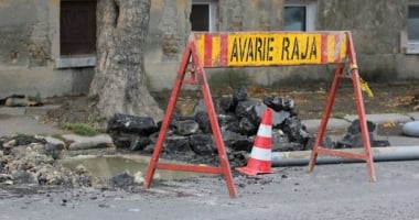 Stire din Social : Drumul de la Năvodari spre Constanța, blocat pe o bandă. Se lucrează la rețeaua de apă