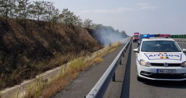 Atenție, șoferi, circulație restricționată pe A2. Un autoturism a ars complet - 2
