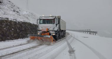 Stire din Eveniment : Atenție, șoferi! Se circulă în condiții de iarnă în anumite zone ale țării!