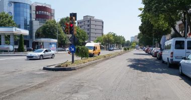 Stire din Social : GALERIE FOTO / Atenție, șoferi! Lucrări de asfaltare pe un tronson al bulevardului Mamaia