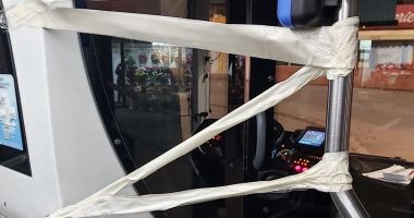 Stire din Social : Atenție! CT BUS limitează îmbarcarea și debarcarea din autobuze