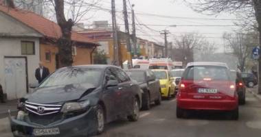 Stire din Eveniment : Atenție, trafic îngreunat în Constanța! Ambulanță implicată într-un accident rutier, pe strada Nicolae Iorga