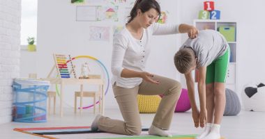 Stire din Sănătate : Atitudinea scoliotică este frecventă la copii și adolescenți