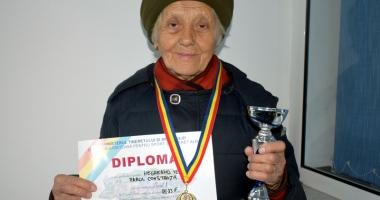 Stire din Sport : Atleta veterană Veronica Negreanu a terminat Crosul Unirii în uralele asistenței