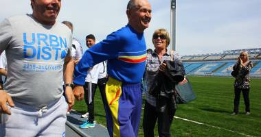 Stire din Sport : Galerie foto. Atletism: Ioan Veliciu, sărbătorit pe pista de atletism