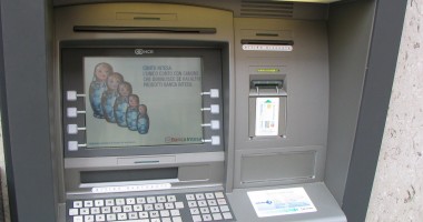 Stire din Eveniment : Hoții care au atentat la ATM-ul de la Far  sunt în libertate