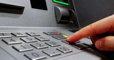 Schimbări MAJORE pentru cei care retrag CASH de la bancomat!
