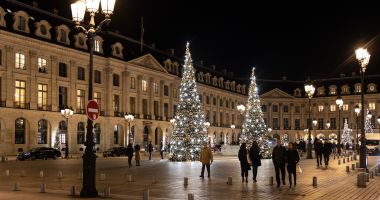 Stire din Actualitate : Atmosferă feerică la Paris, după ce s-au aprins luminile de sărbători