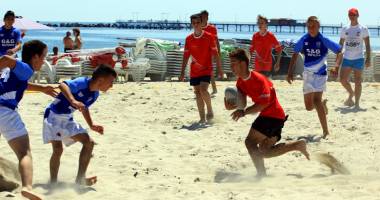 Stire din Sport : Atmosferă incendiară la Cupa "Cleopatra" la mini rugby pe plajă