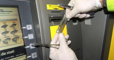 Stire din Eveniment : Indivizii care au aruncat în aer un bancomat, în Lumina, trimiși în judecată