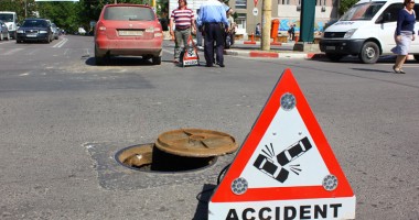 Stire din Eveniment : A tras o sperietură zdravănă, din cauza unui capac de canalizare