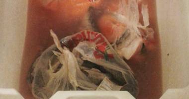 AUCHAN-ul din Maritimo a băgat 18 persoane în spital / IATĂ CE AU GĂSIT INSPECTORII OPC în raionul de Gastronomie - 2