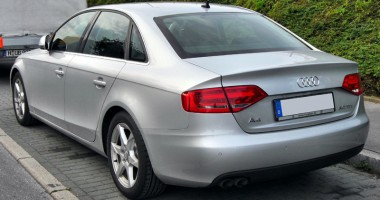 Stire din Economie : Audi recheamă în service 70.000  de mașini pentru probleme la frână