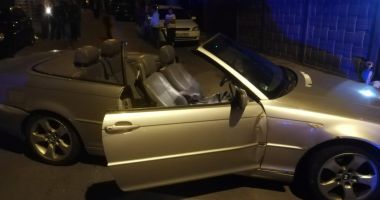 Stire din Eveniment : Cum s-a ajuns ca șoferul unui BMW decapotabil să lovească patru mașini