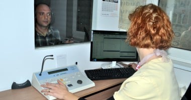 Stire din Sănătate : Cât de riscant este să cumpărați proteze auditive de "la colț de stradă"