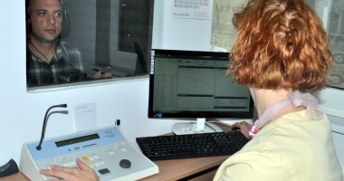 Stire din Sănătate : Ai probleme cu auzul? Iată unde îți poți face o audiogramă gratuită