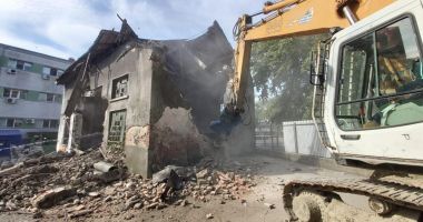 Stire din Social : Au fost demolate clădirile vechi din curtea Spitalului de Boli Infecțioase