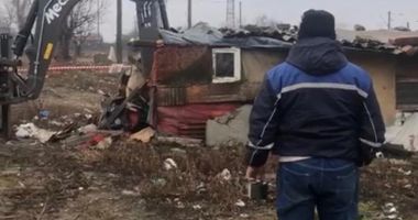 Stire din Social : Au fost demolate construcțiile ilegale de pe strada Munții Tatra