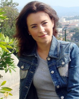 Stire din Monden : Augusta Lazarov încearcă  să-și refacă viața