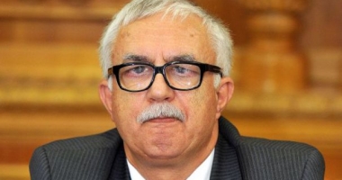 Stire din Politică-Administrație : Augustin Zegrean: Este foarte greu, după ce ai fost judecător la CCR, să te mai duci să faci politică