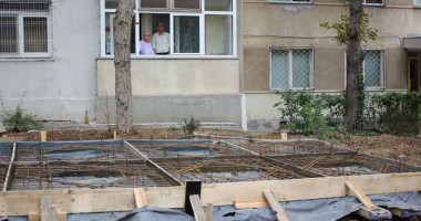 Scandal în Tomis Nord. Șantier improvizat pe spațiul verde! / Galerie FOTO - 3