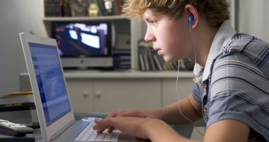 Stire din Cultură-Educație : Au început înscrierile în competiția care pregătește liceenii să devină programatori de succes