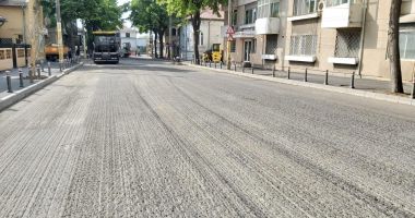 GALERIE FOTO / Au început lucrările de asfaltare a carosabilului pe strada I.G. Duca - 3