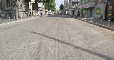 GALERIE FOTO / Au început lucrările de asfaltare a carosabilului pe strada I.G. Duca - 4