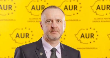 Stire din Politică-Administrație : Mesaj antivaccinist al senatorului AUR Sorin Lavric: Certificatul atestă „condiţia de sclavi”. „Vor să ne îmbolnăvească trupurile”