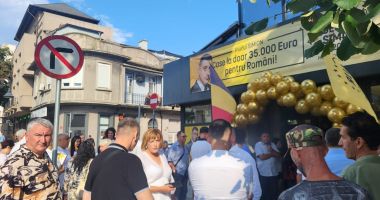 Constănțenii s-au așezat la rând, la sediul AUR din Constanța, să semneze contractele pentru case - 2
