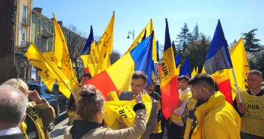 Galerie foto / Marș al susținătorilor AUR, la Constanța. George Simion, așteptat la eveniment - 6