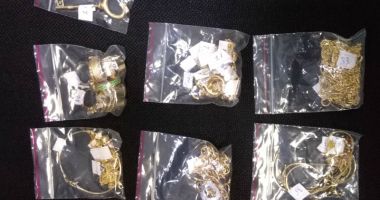 Aur și parfumuri fără documente, confiscate la PTF Vama Veche - 2