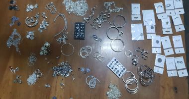 Stire din Eveniment : Bijuterii din aur alb, confiscate de polițiști! Ce spun oamenii legii despre captură
