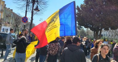 Galerie foto / Marș al susținătorilor AUR, la Constanța. George Simion, așteptat la eveniment - 2