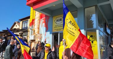 Galerie foto / Marș al susținătorilor AUR, la Constanța. George Simion, așteptat la eveniment - 3