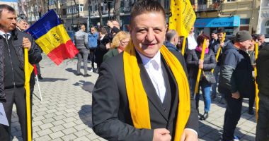 Galerie foto / Marș al susținătorilor AUR, la Constanța. George Simion, așteptat la eveniment - 4