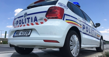 Stire din Eveniment : Au rămas fără permis după ce au fost prinși "zburând" pe autostradă