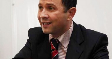 Stire din Politică-Administrație : Aurelian Pavelescu candidează pentru un mandat de parlamentar la Râmnicu Vâlcea