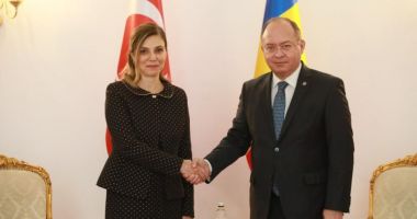 Stire din Politică-Administrație : Ambasadoarea Turciei îşi încheie misiunea diplomatică în România