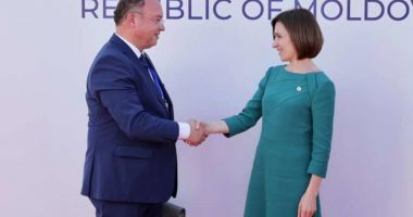 Stire din Actualitate : Bogdan Aurescu, decorat de președintele Republicii Moldova