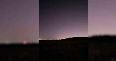 Stire din Actualitate : Spectacol de culoare pe cer! Imagini cu aurora boreală, la Constanța
