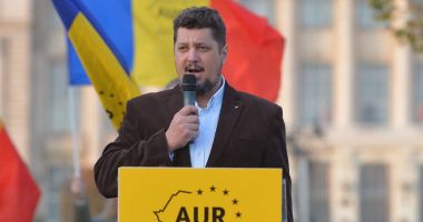 Stire din Politică-Administrație : AUR va depune în Parlament o lege anti-pașaport COVID-19