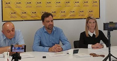 Stire din Politică-Administrație : Conferință AUR Constanța / Deputat Dănuţ Aelenei: "Sunt foarte mulţi simpatizanţi ai AUR care vor să ajute financiar partidul"