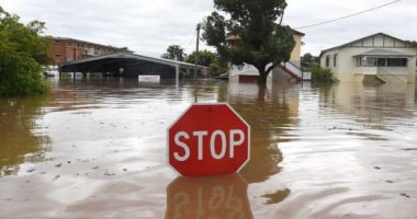 Stire din Actualitate : Numeroase comunităţi din vestul Australiei sunt izolate după inundaţii fără precedent