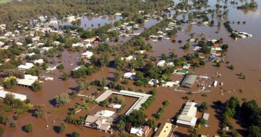 Stire din Actualitate : Peste 100 de persoane salvate de pe acoperişuri, în urma inundaţiilor din Australia
