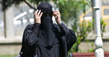 Stire din Actualitate : Austria vrea să interzică portul vălului islamic  în locurile publice