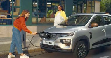 Stire din Economie : Constănţenii optează tot mai mult pentru maşinile electrice. "Merită şi aşteptarea, şi investiţia!"