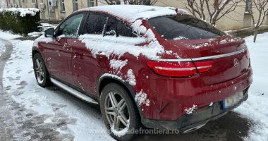 Două autoturisme de lux căutate de autoritățile din Suedia, descoperite de poliţiştii de frontieră constănțeni - 2